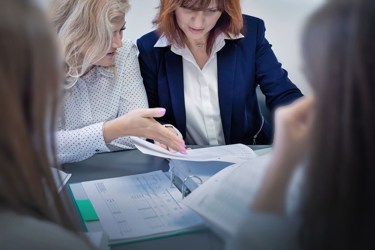 Konsultantki Tax Profit analizujące dokumentację klienta